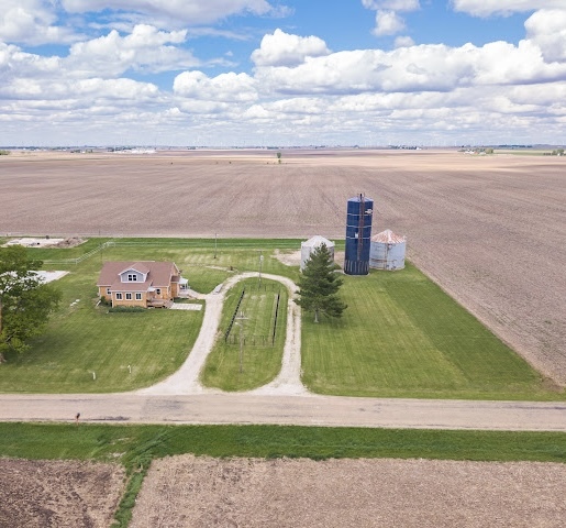 2950 County Road 1100, El Paso, IL 61738