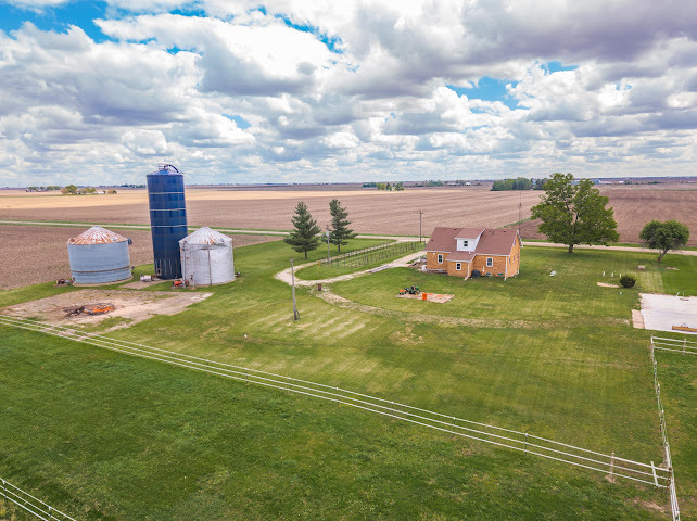 2950 County Road 1100, El Paso, IL 61738