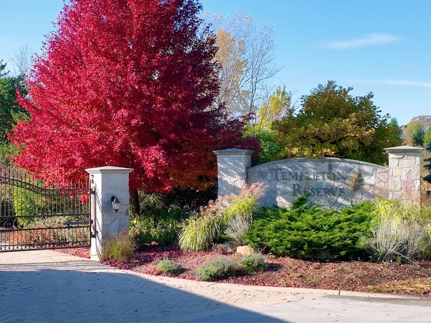 20 KELLER Lane, Oak Brook, IL 60523