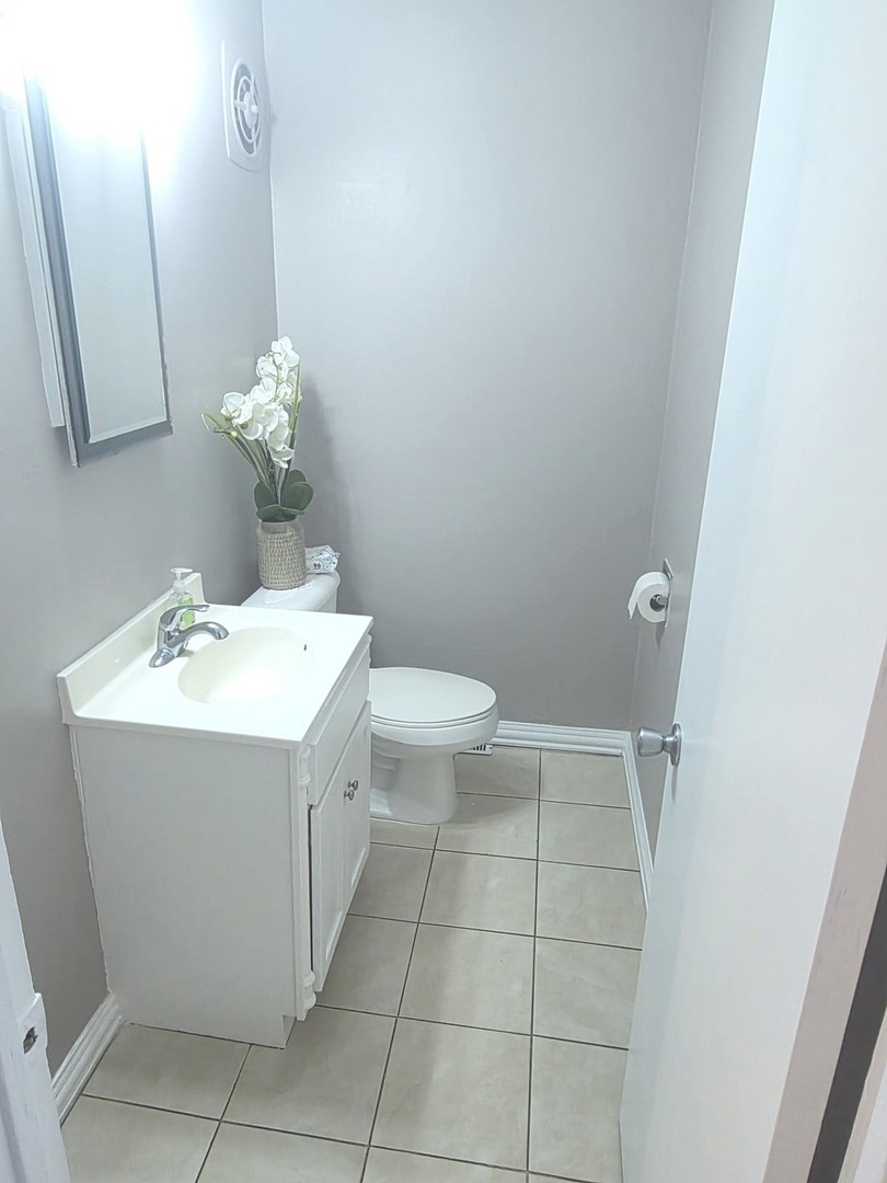 2129 Ash Street #G, Des Plaines, IL 60018