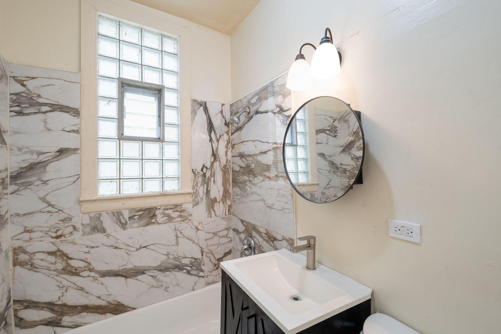 6012 S Honore Street, Chicago, IL 60636