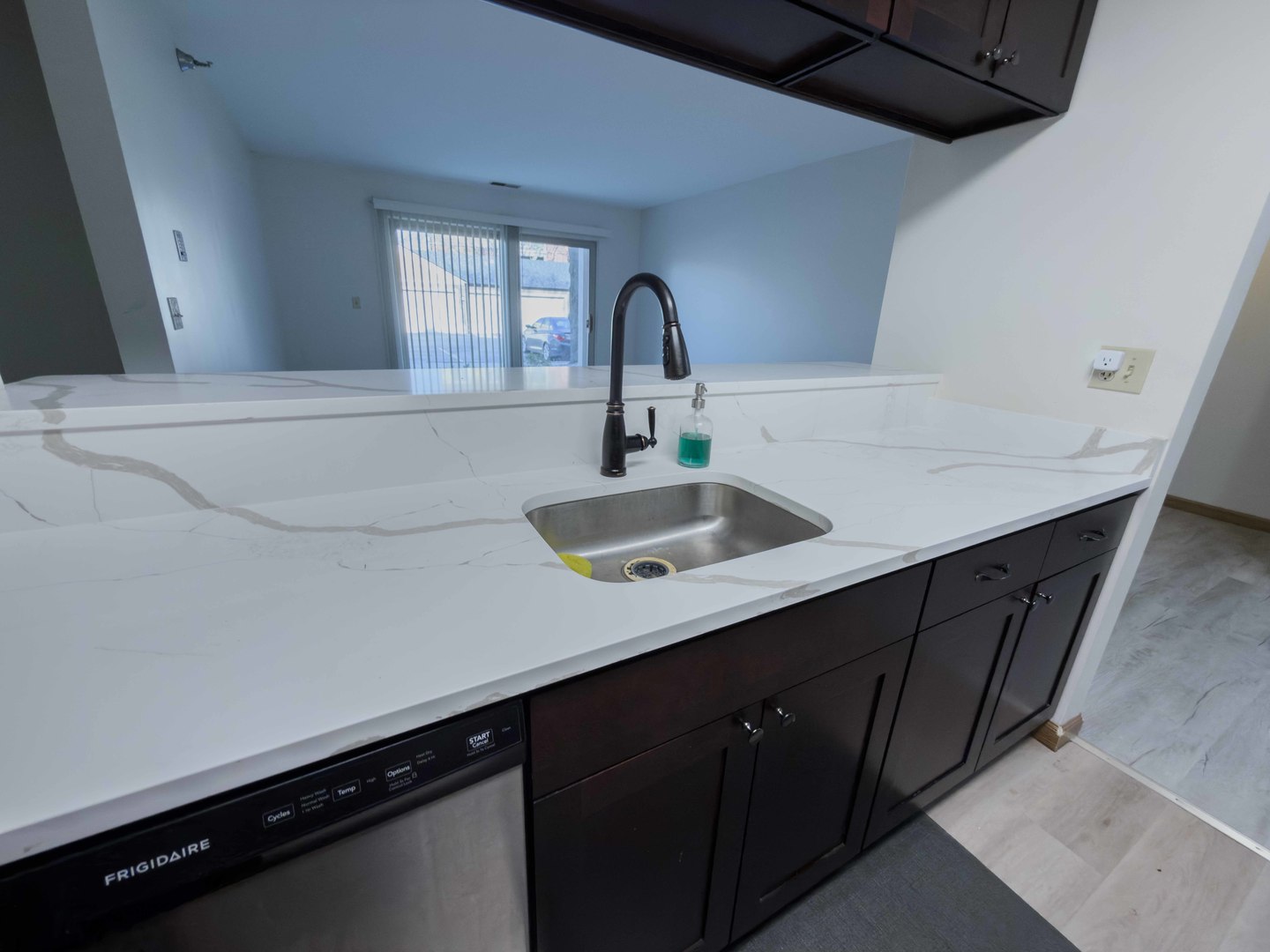 104 Glengarry Drive #6-105, Bloomingdale, IL 60108