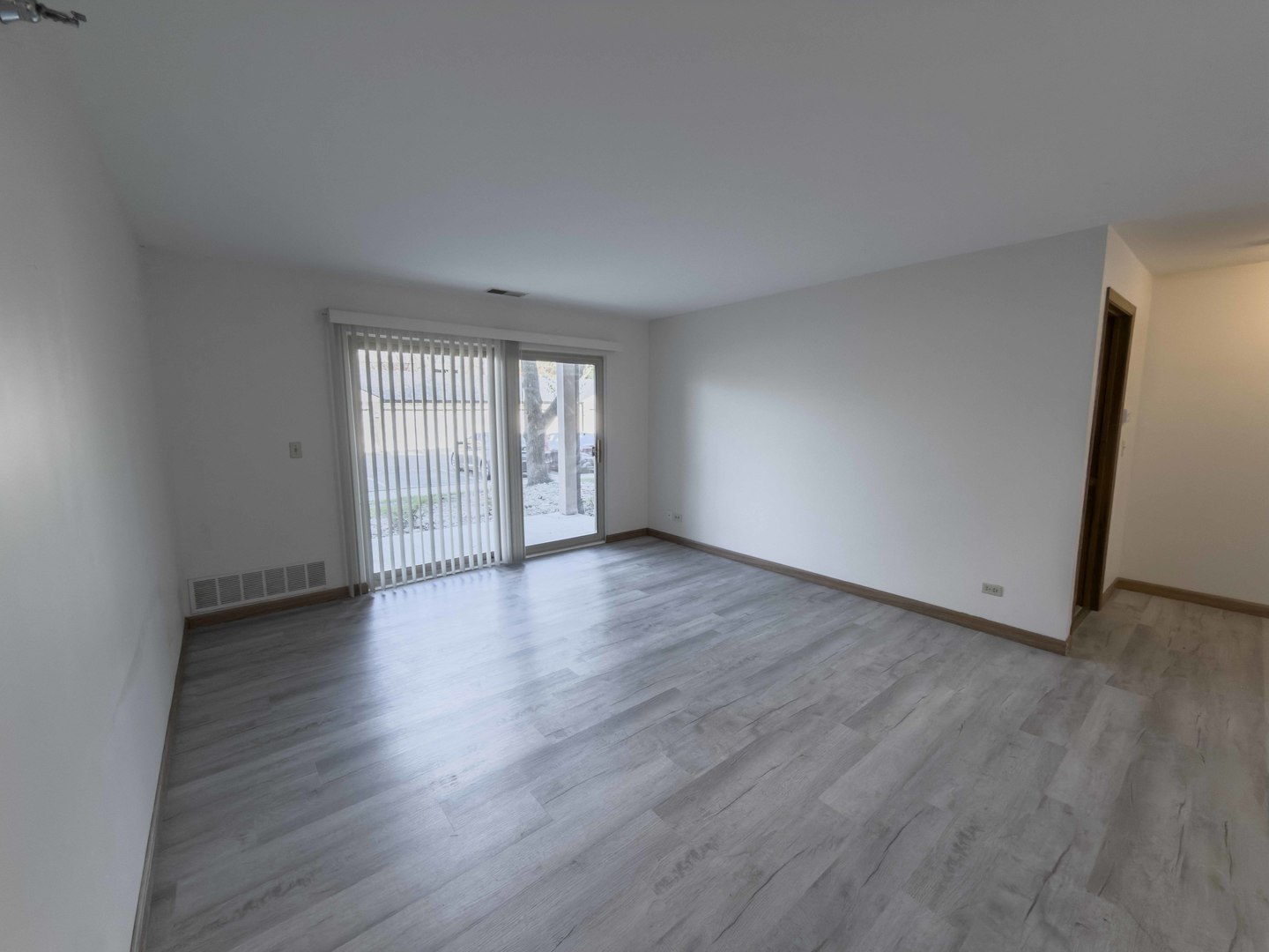 104 Glengarry Drive #6-105, Bloomingdale, IL 60108