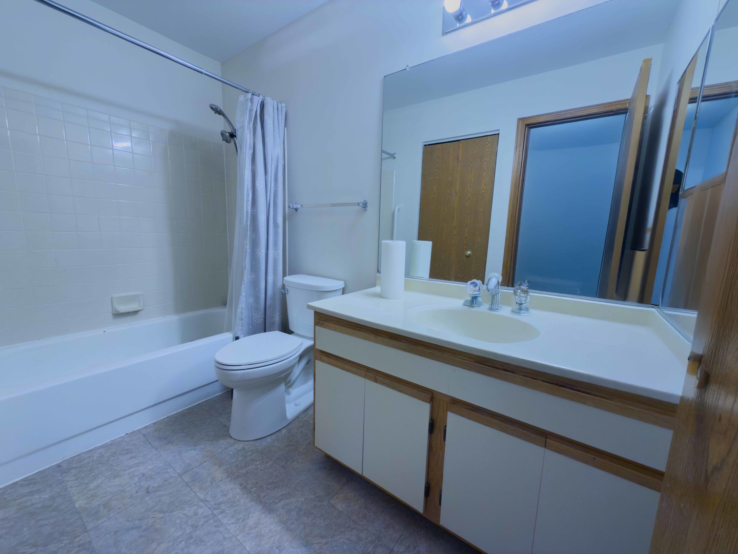 104 Glengarry Drive #6-105, Bloomingdale, IL 60108