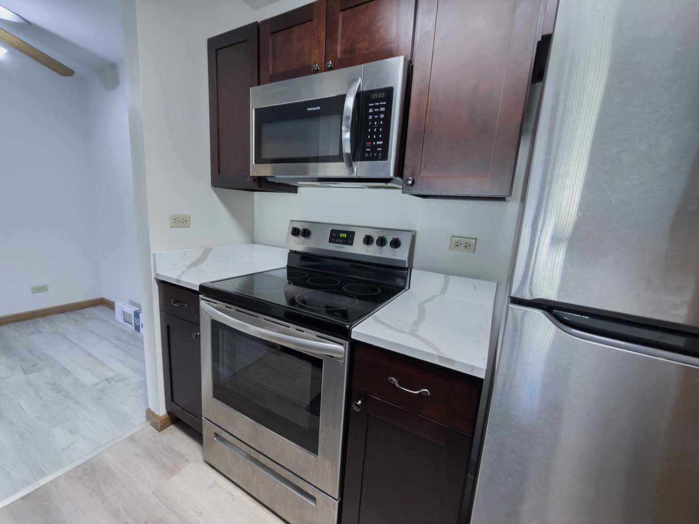 104 Glengarry Drive #6-105, Bloomingdale, IL 60108