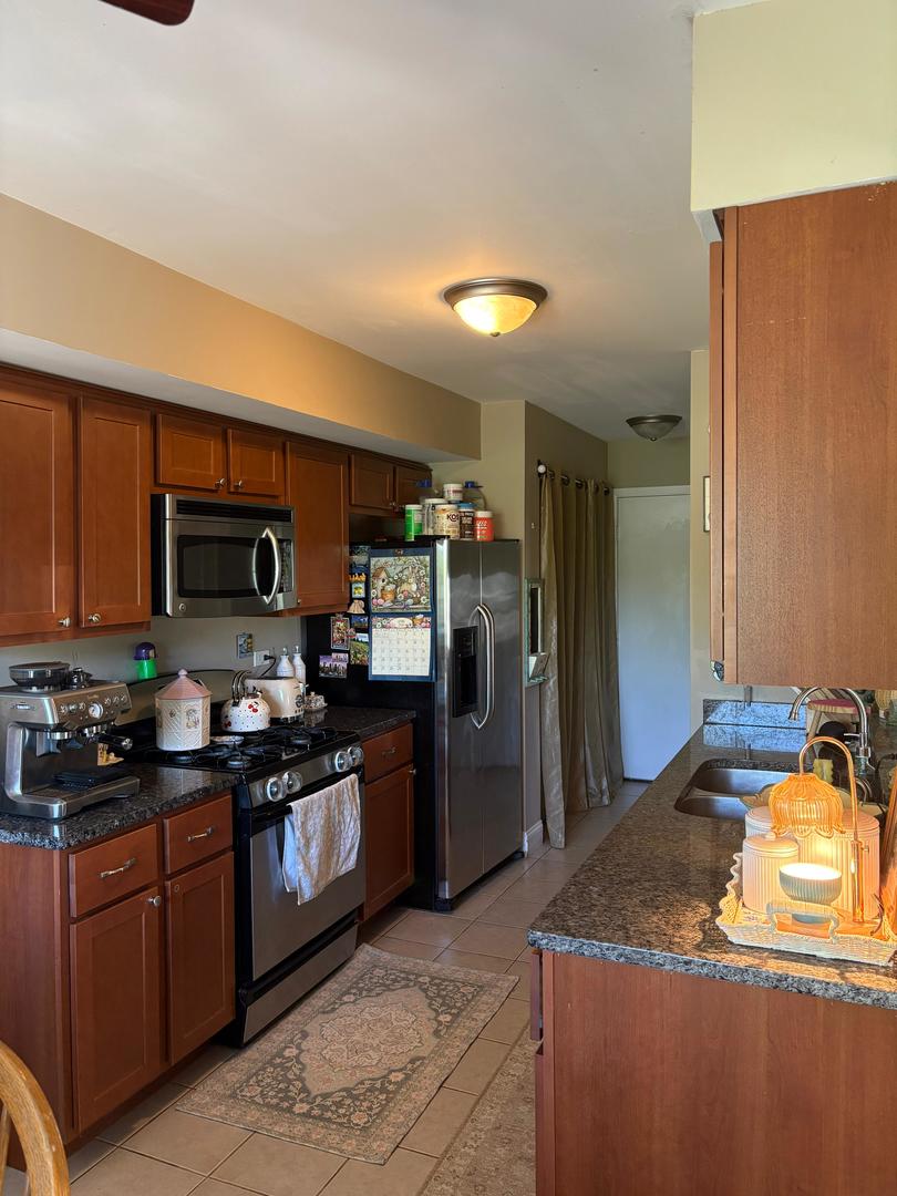 511 East Avenue #511, Streamwood, IL 60107