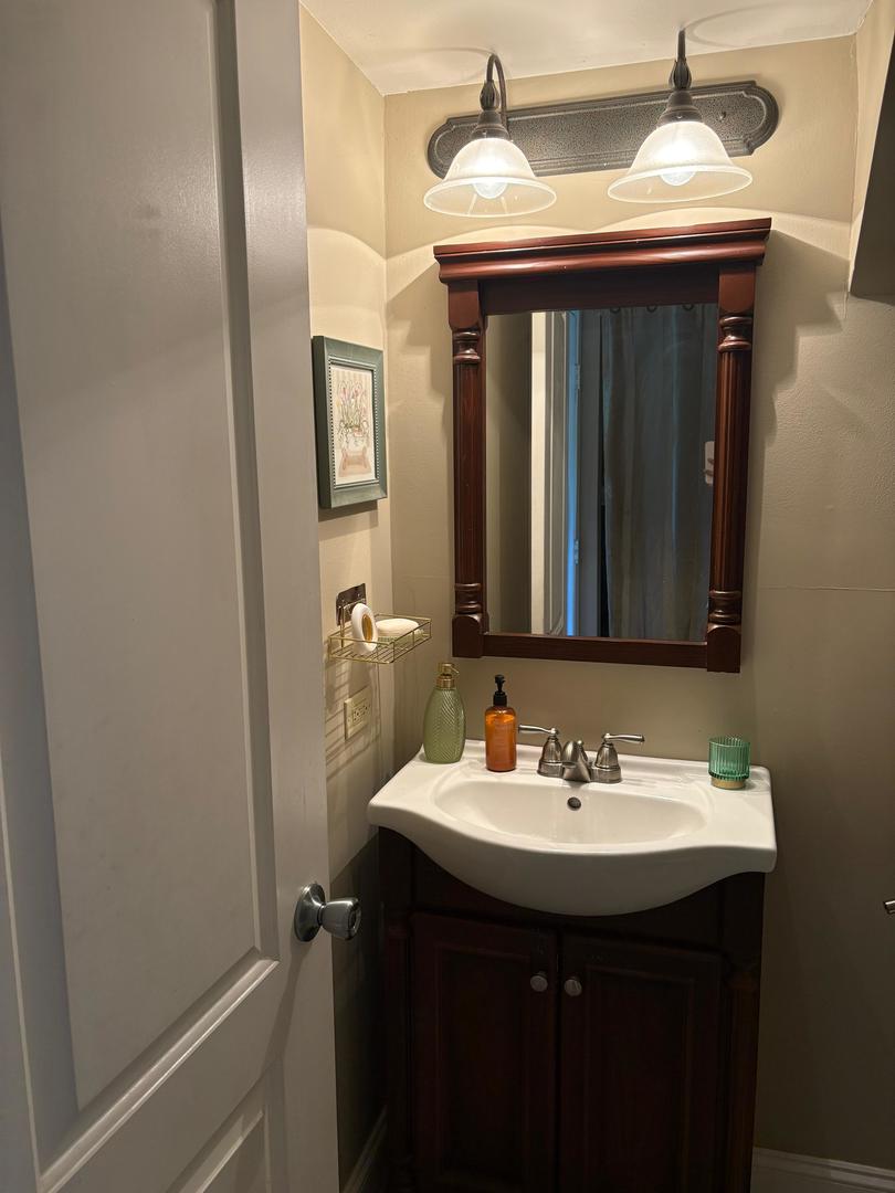 511 East Avenue #511, Streamwood, IL 60107