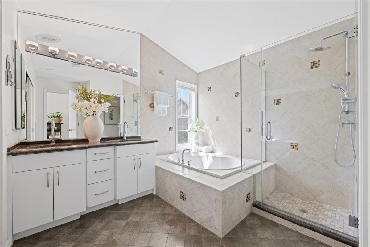 2301 Madiera Lane, Buffalo Grove, IL 60089