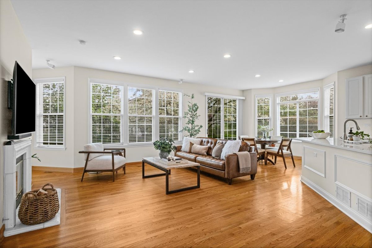 2301 Madiera Lane, Buffalo Grove, IL 60089