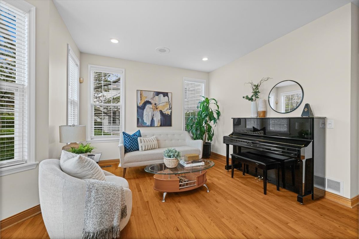 2301 Madiera Lane, Buffalo Grove, IL 60089