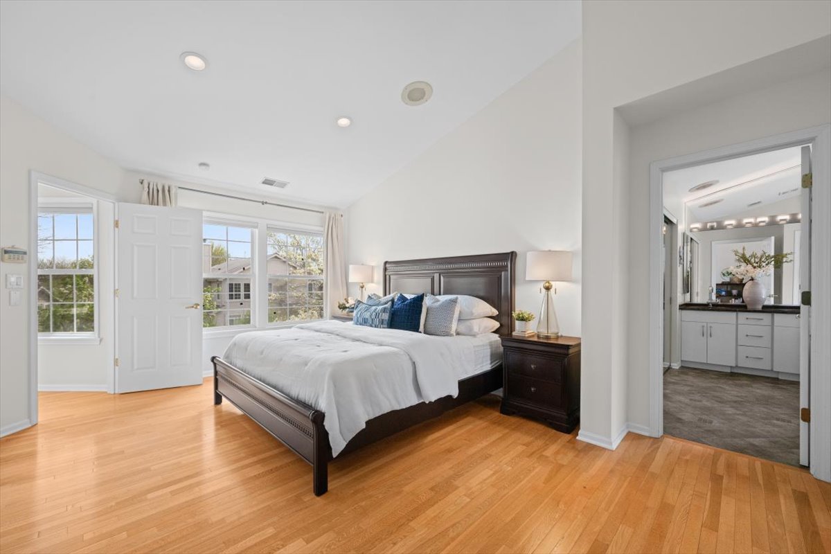 2301 Madiera Lane, Buffalo Grove, IL 60089