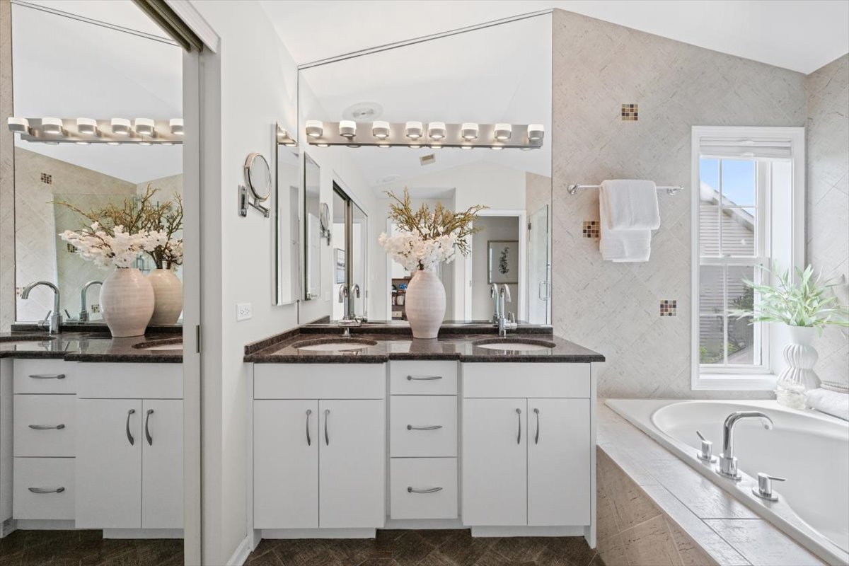 2301 Madiera Lane, Buffalo Grove, IL 60089