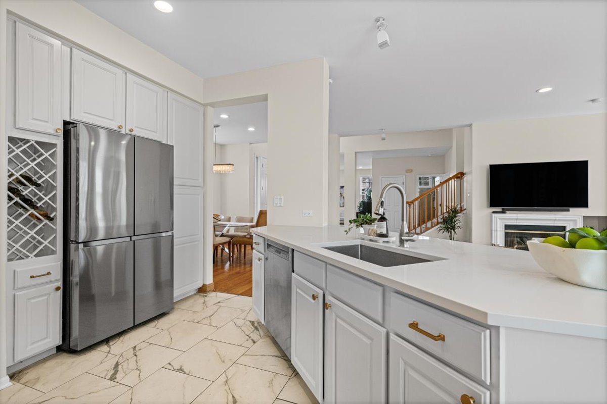 2301 Madiera Lane, Buffalo Grove, IL 60089