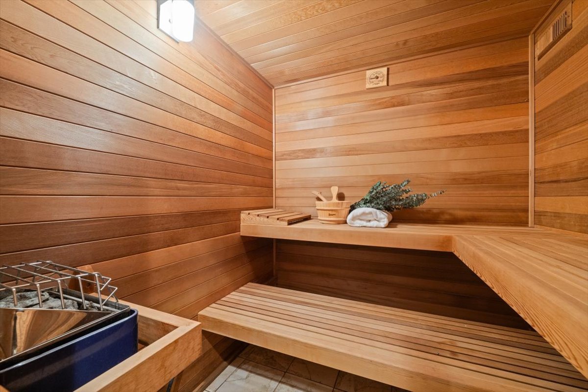 2301 Madiera Lane, Buffalo Grove, IL 60089