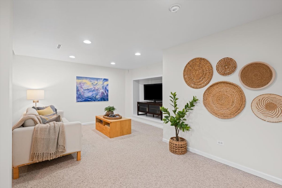 2301 Madiera Lane, Buffalo Grove, IL 60089