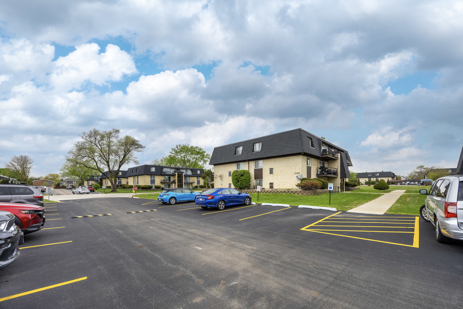 11133 S 84th Avenue #1B, Palos Hills, IL 60465