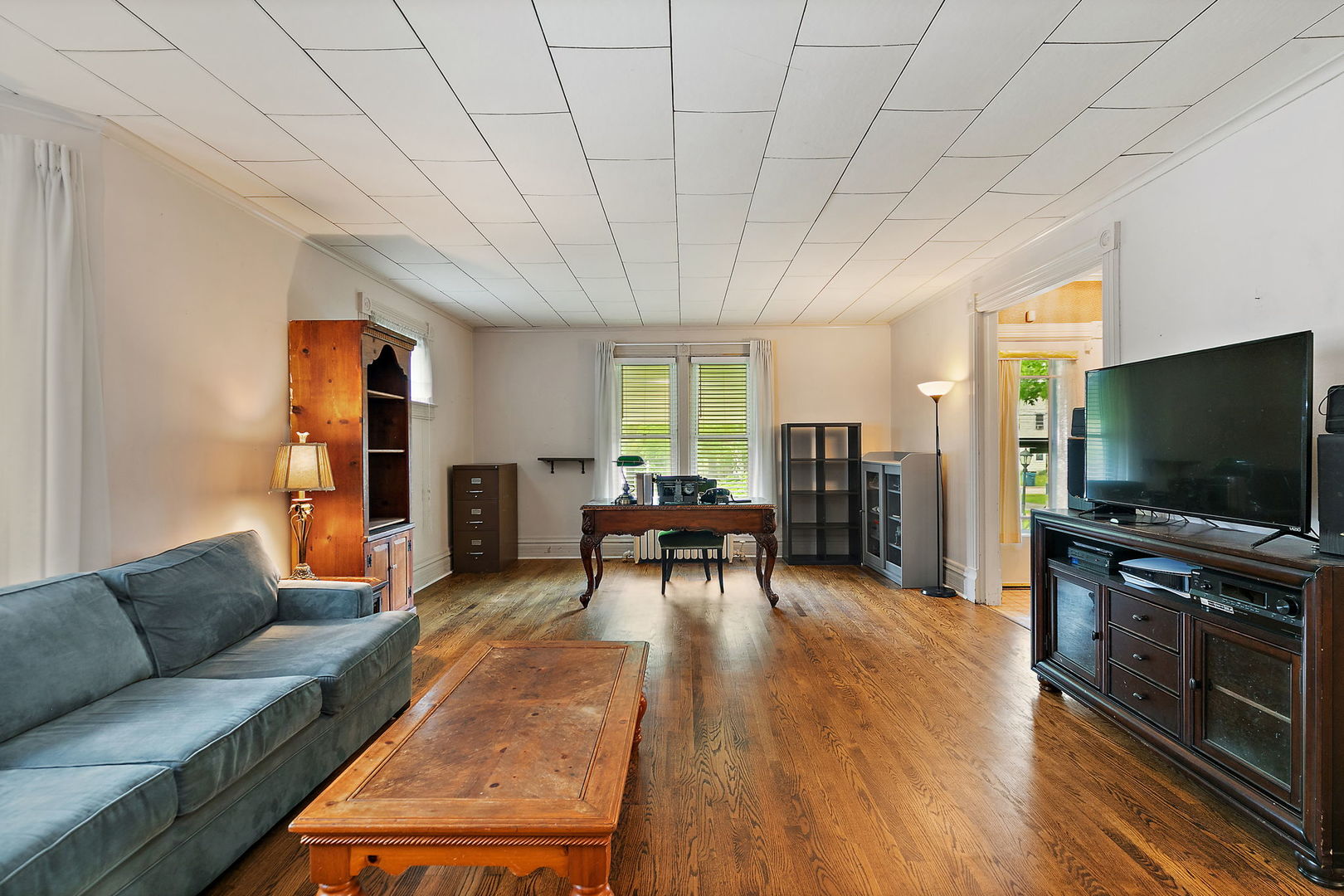 922 Douglas Avenue, Aurora, IL 60505