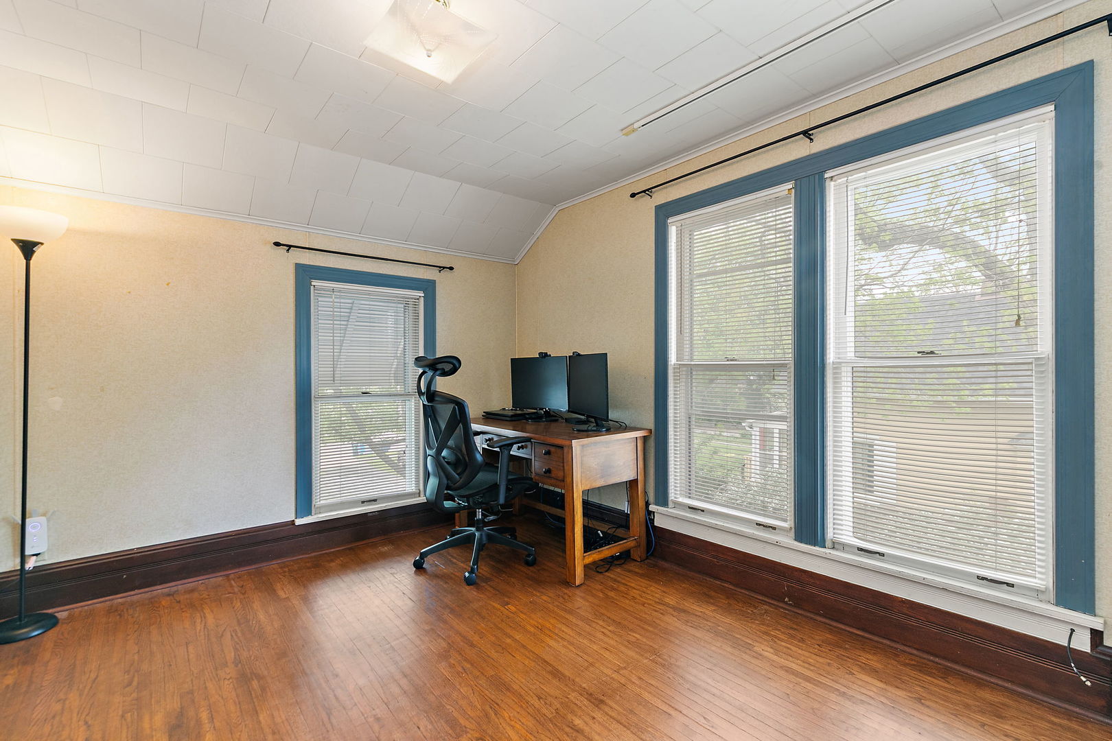 922 Douglas Avenue, Aurora, IL 60505