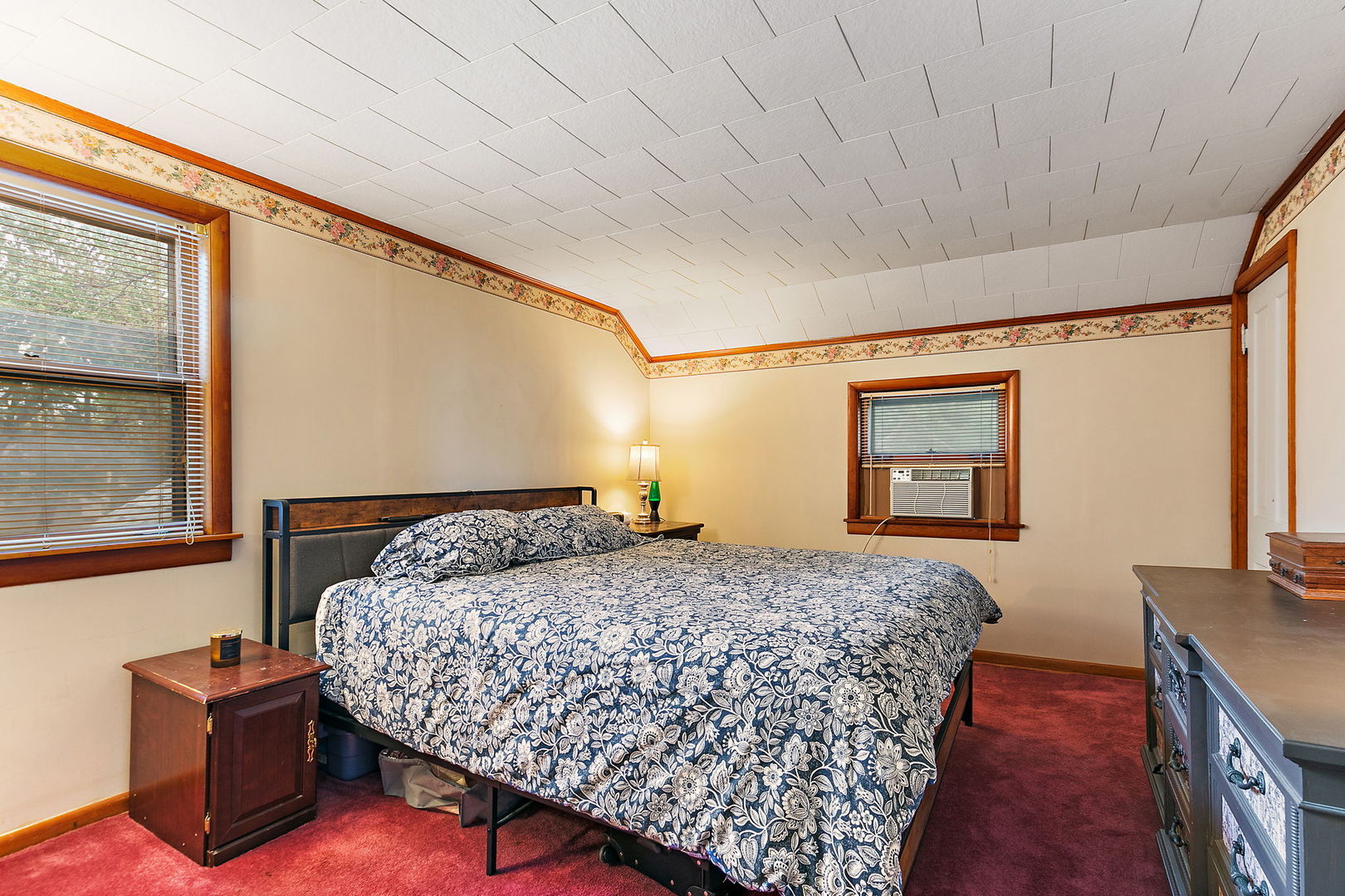 922 Douglas Avenue, Aurora, IL 60505