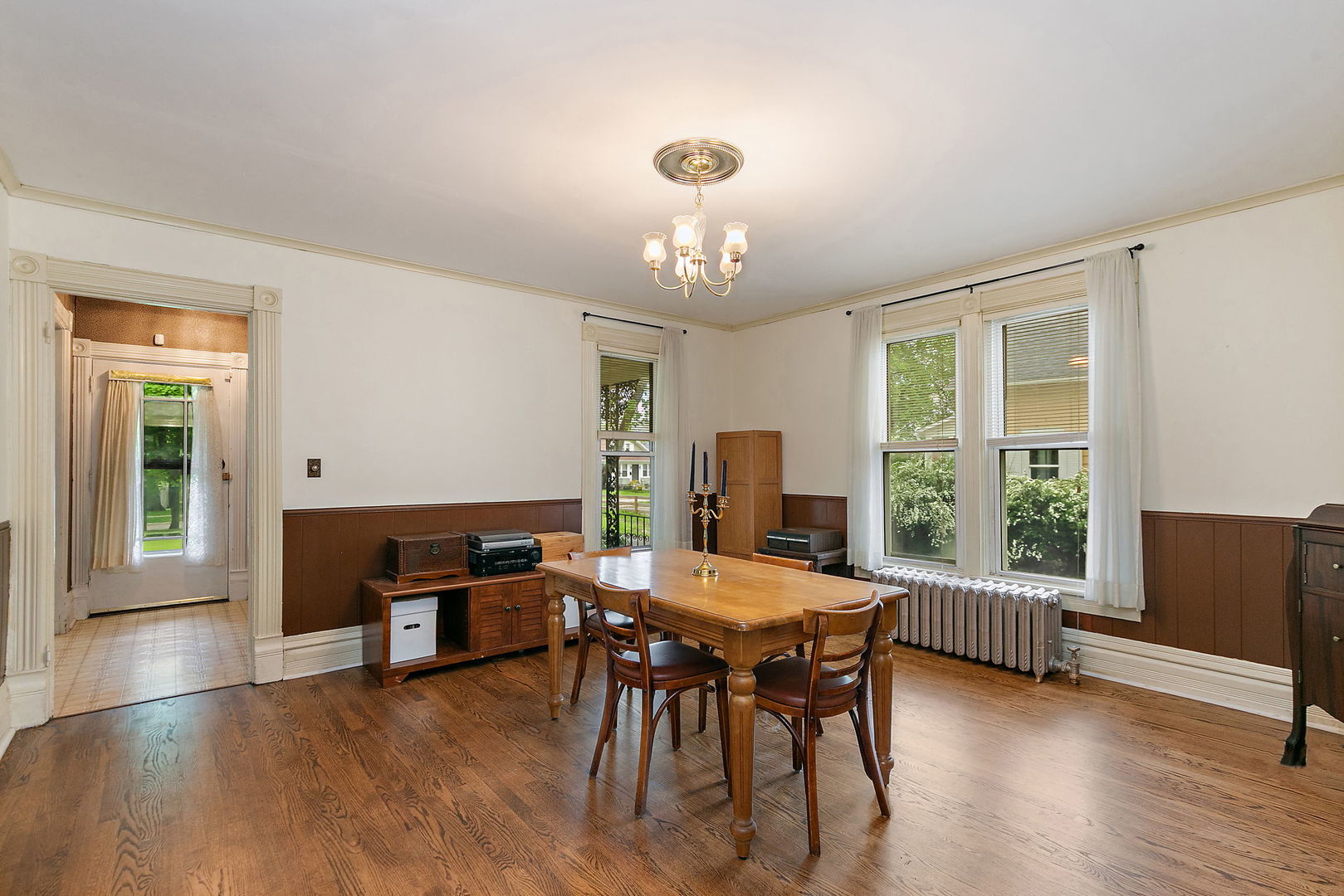 922 Douglas Avenue, Aurora, IL 60505