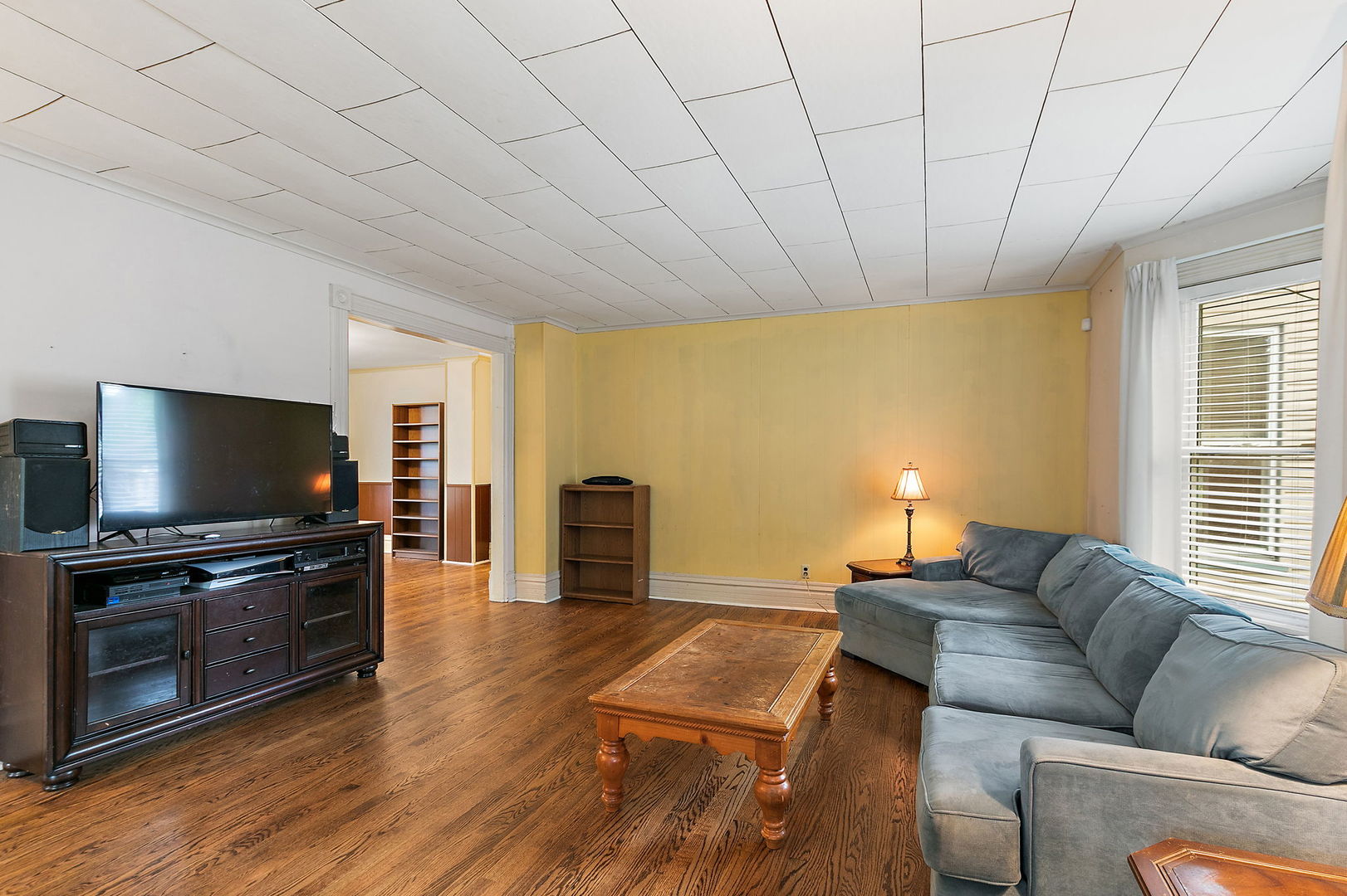 922 Douglas Avenue, Aurora, IL 60505