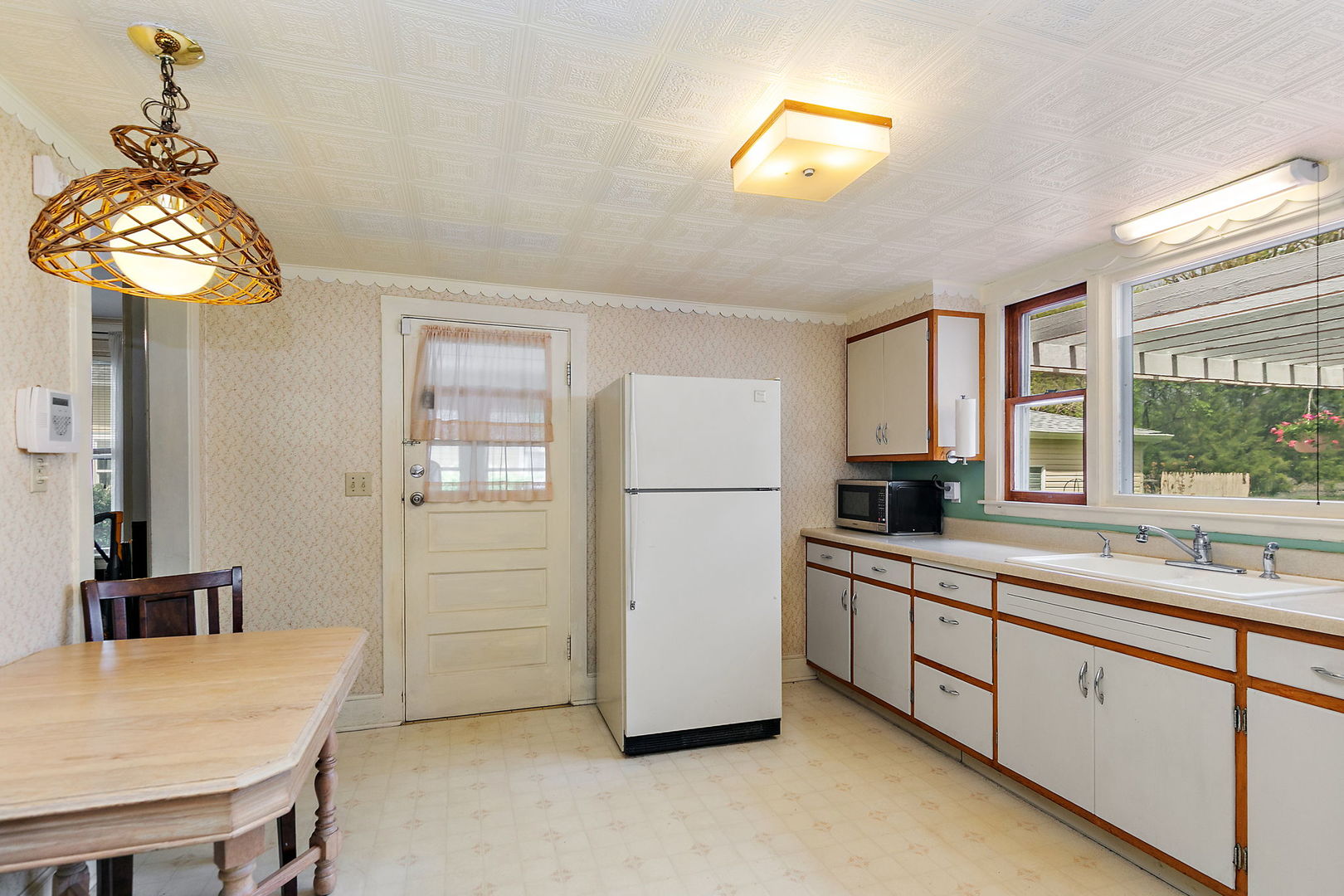 922 Douglas Avenue, Aurora, IL 60505