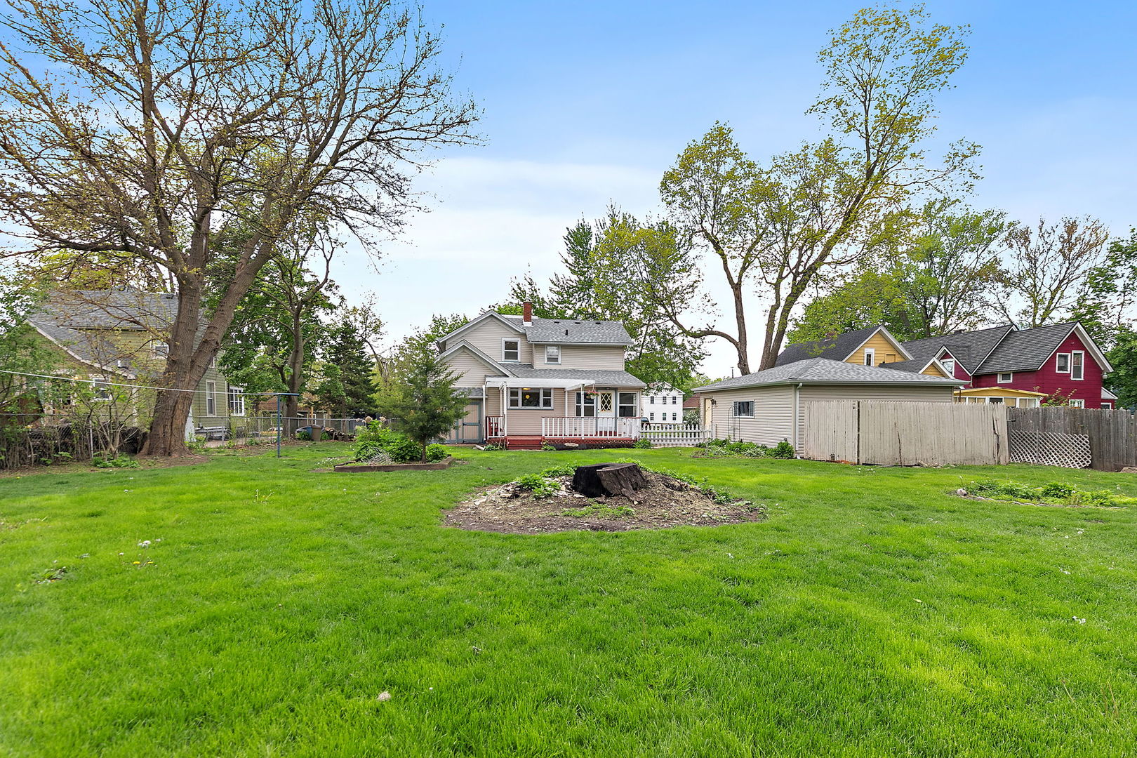 922 Douglas Avenue, Aurora, IL 60505