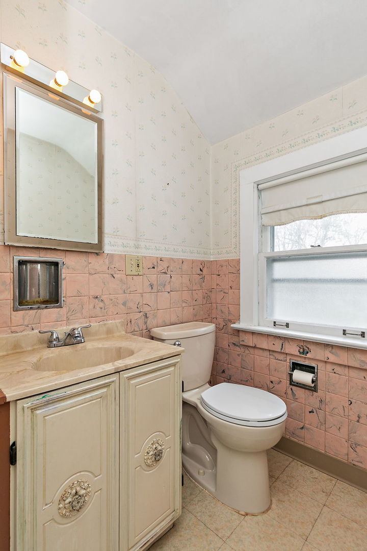 922 Douglas Avenue, Aurora, IL 60505