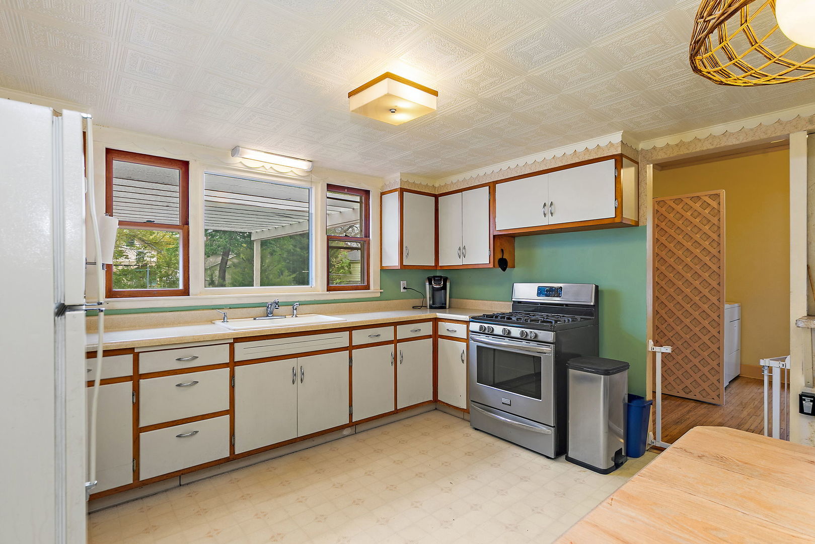 922 Douglas Avenue, Aurora, IL 60505