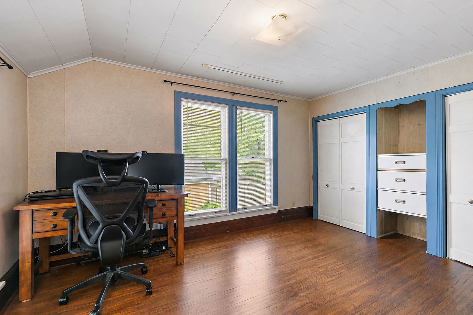 922 Douglas Avenue, Aurora, IL 60505