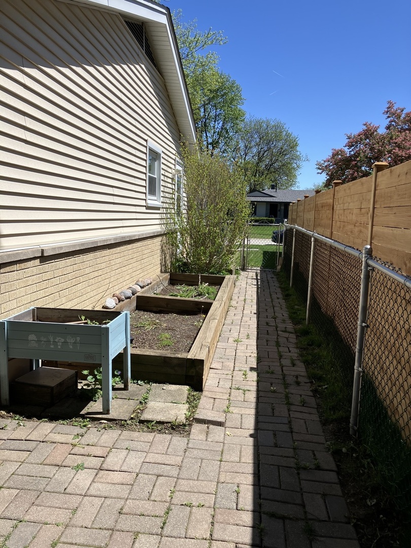 254 PLACID Way, Elk Grove Village, IL 60007