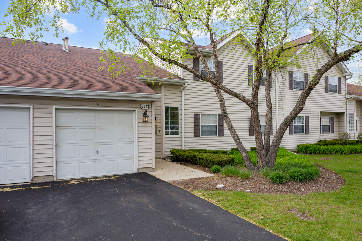 117 GANT Circle #F, Streamwood, IL 60107
