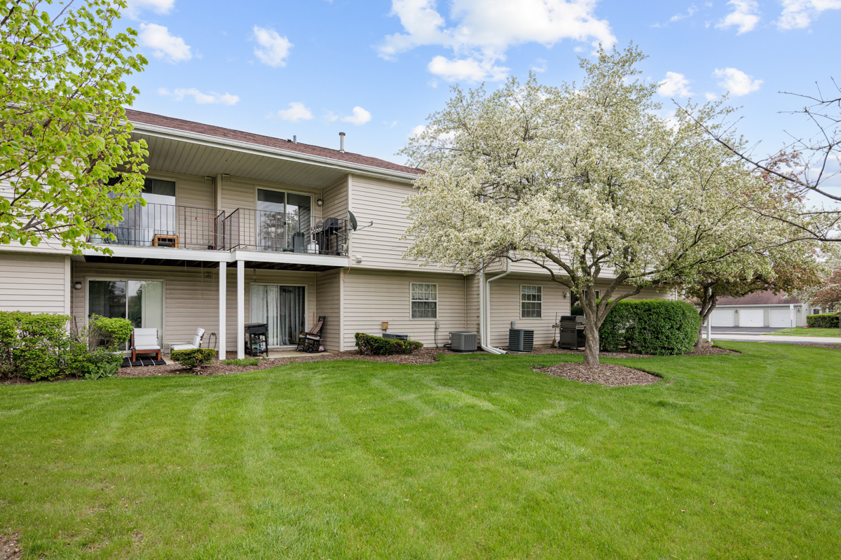 117 GANT Circle #F, Streamwood, IL 60107