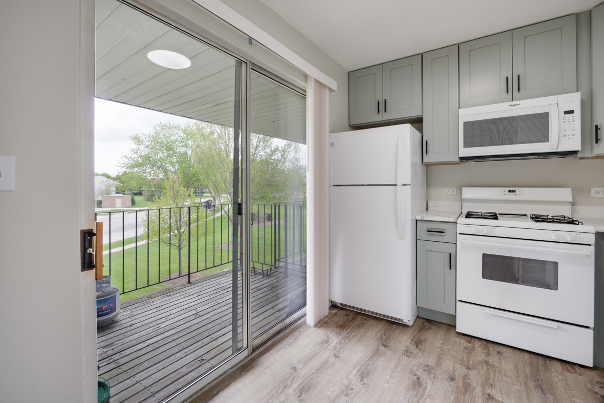 117 GANT Circle #F, Streamwood, IL 60107