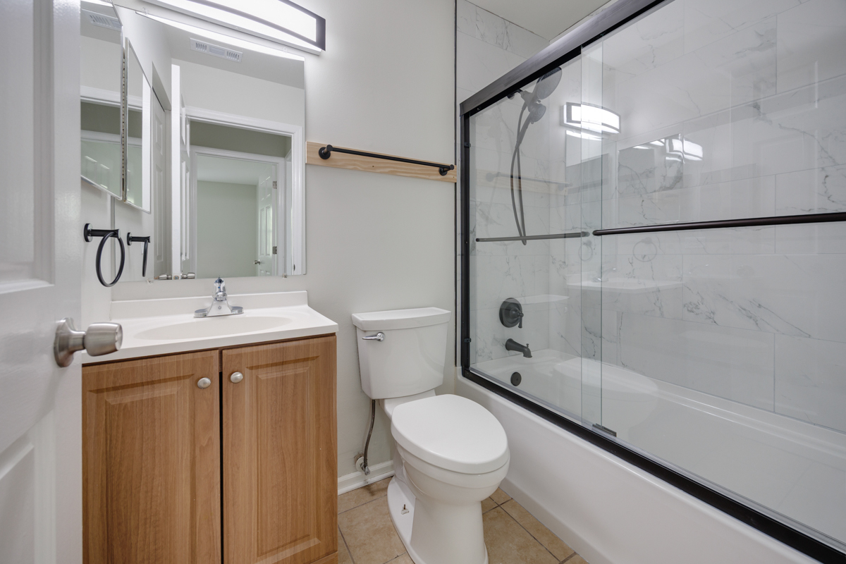 117 GANT Circle #F, Streamwood, IL 60107