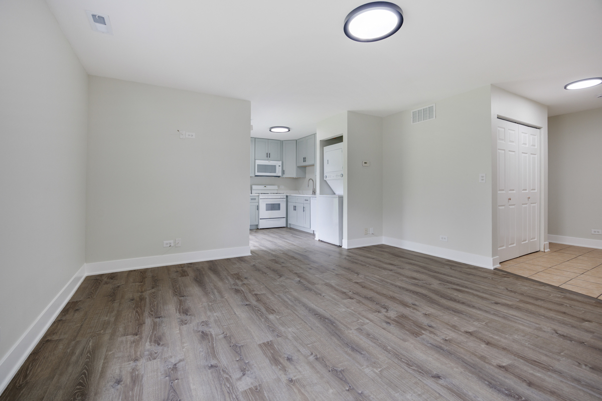 117 GANT Circle #F, Streamwood, IL 60107