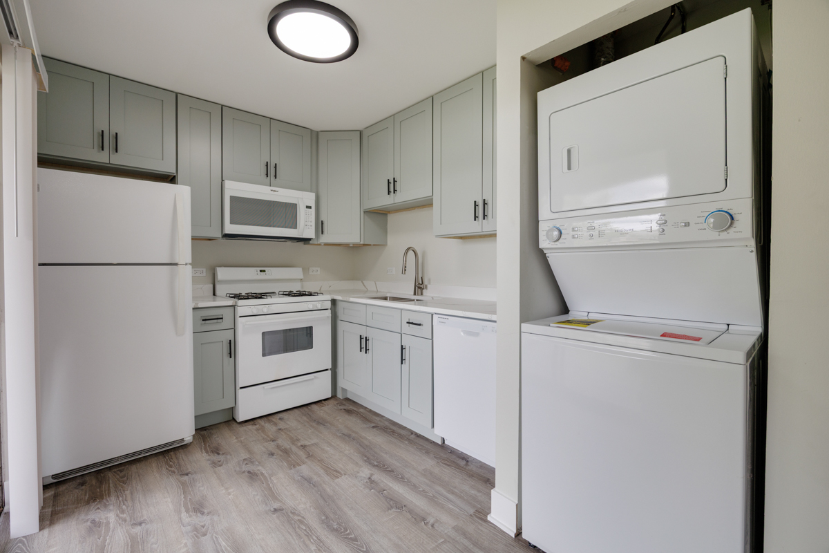 117 GANT Circle #F, Streamwood, IL 60107