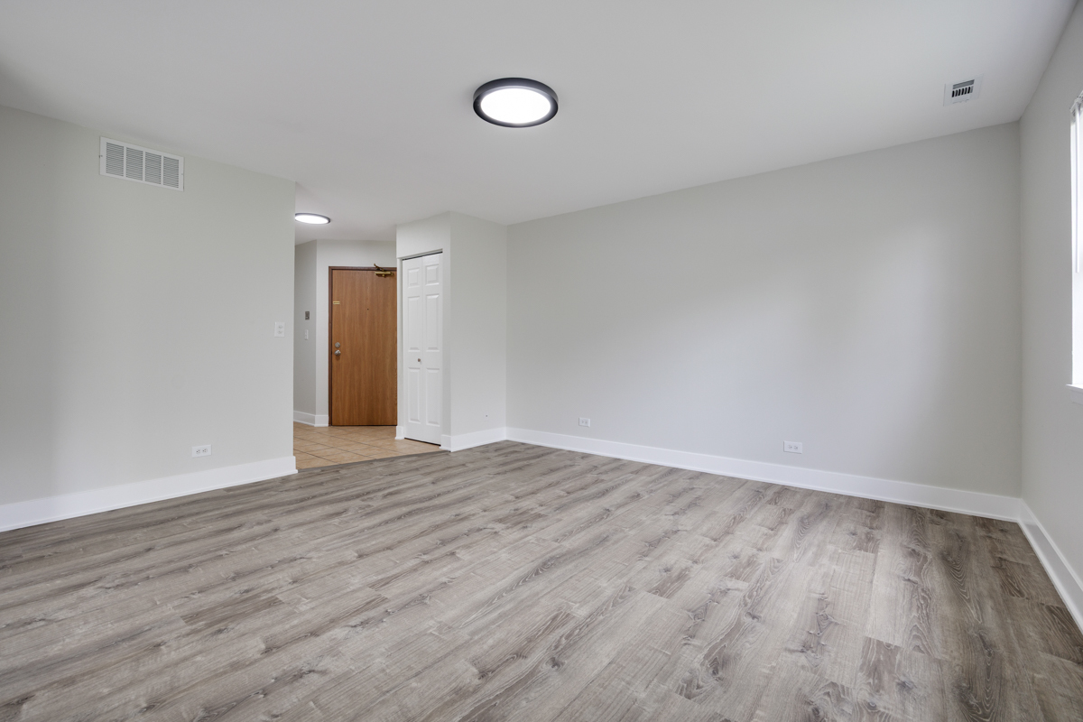 117 GANT Circle #F, Streamwood, IL 60107