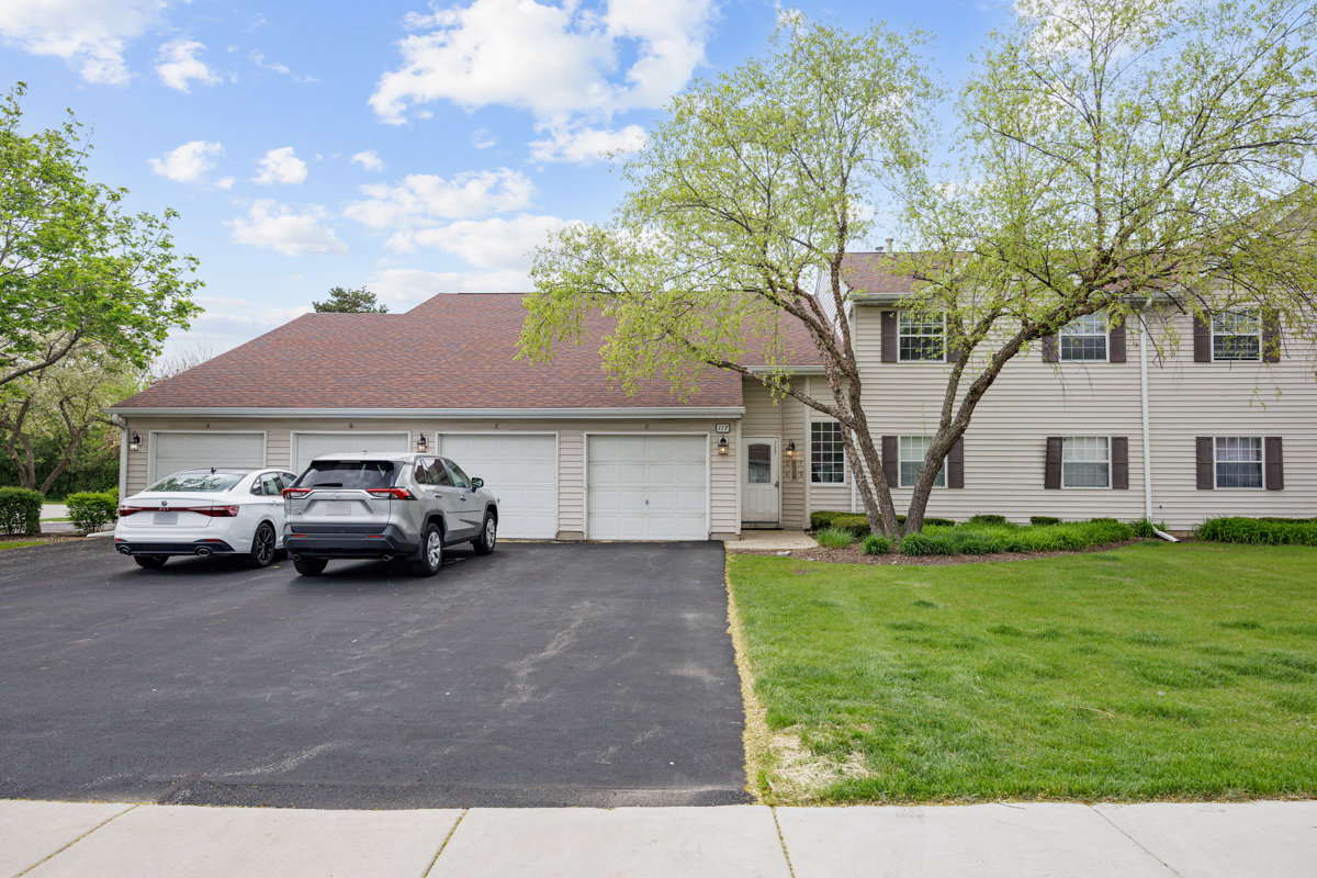 117 GANT Circle #F, Streamwood, IL 60107