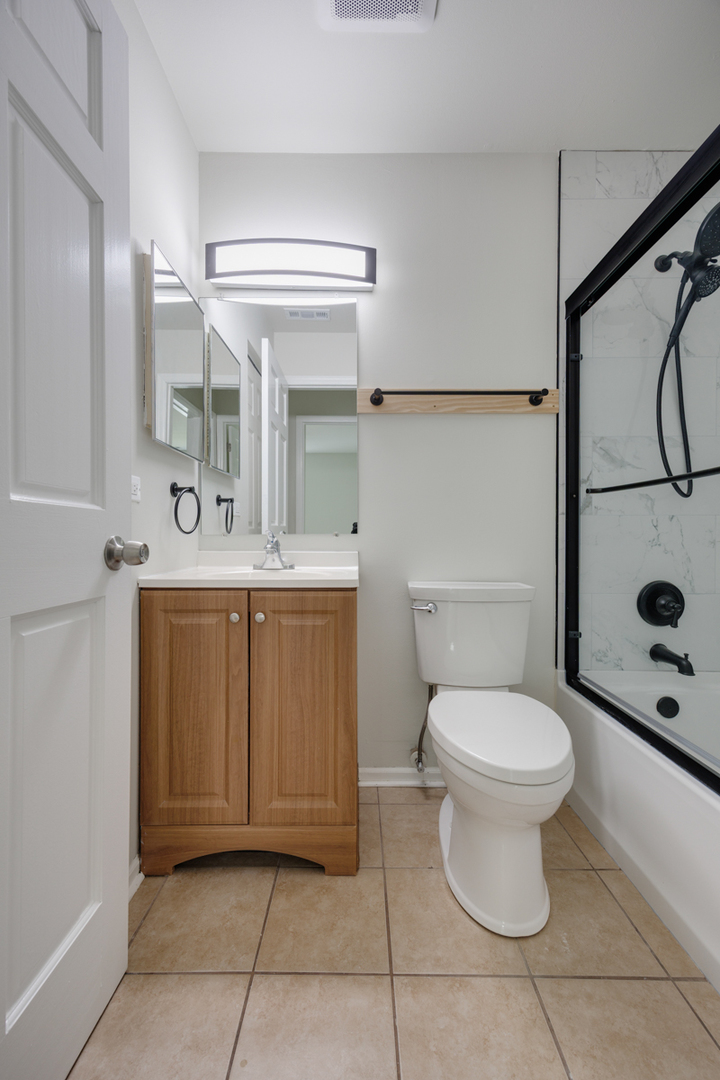 117 GANT Circle #F, Streamwood, IL 60107