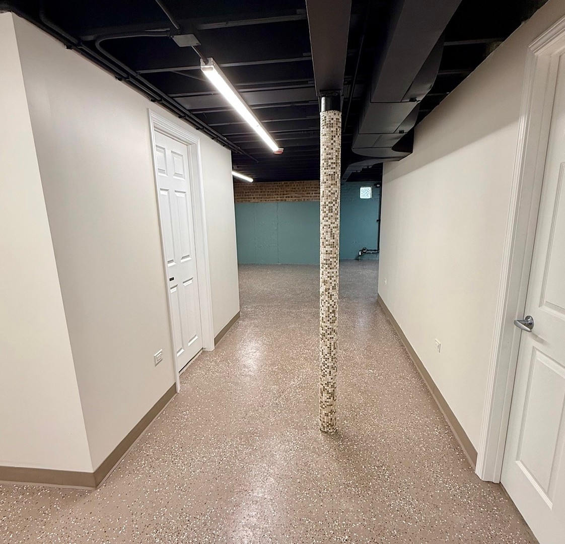 5822 W 64th Place, Chicago, IL 60638