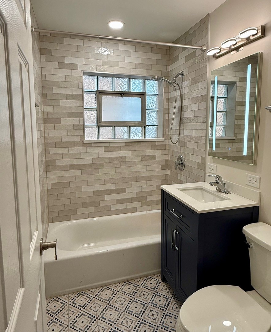 5822 W 64th Place, Chicago, IL 60638