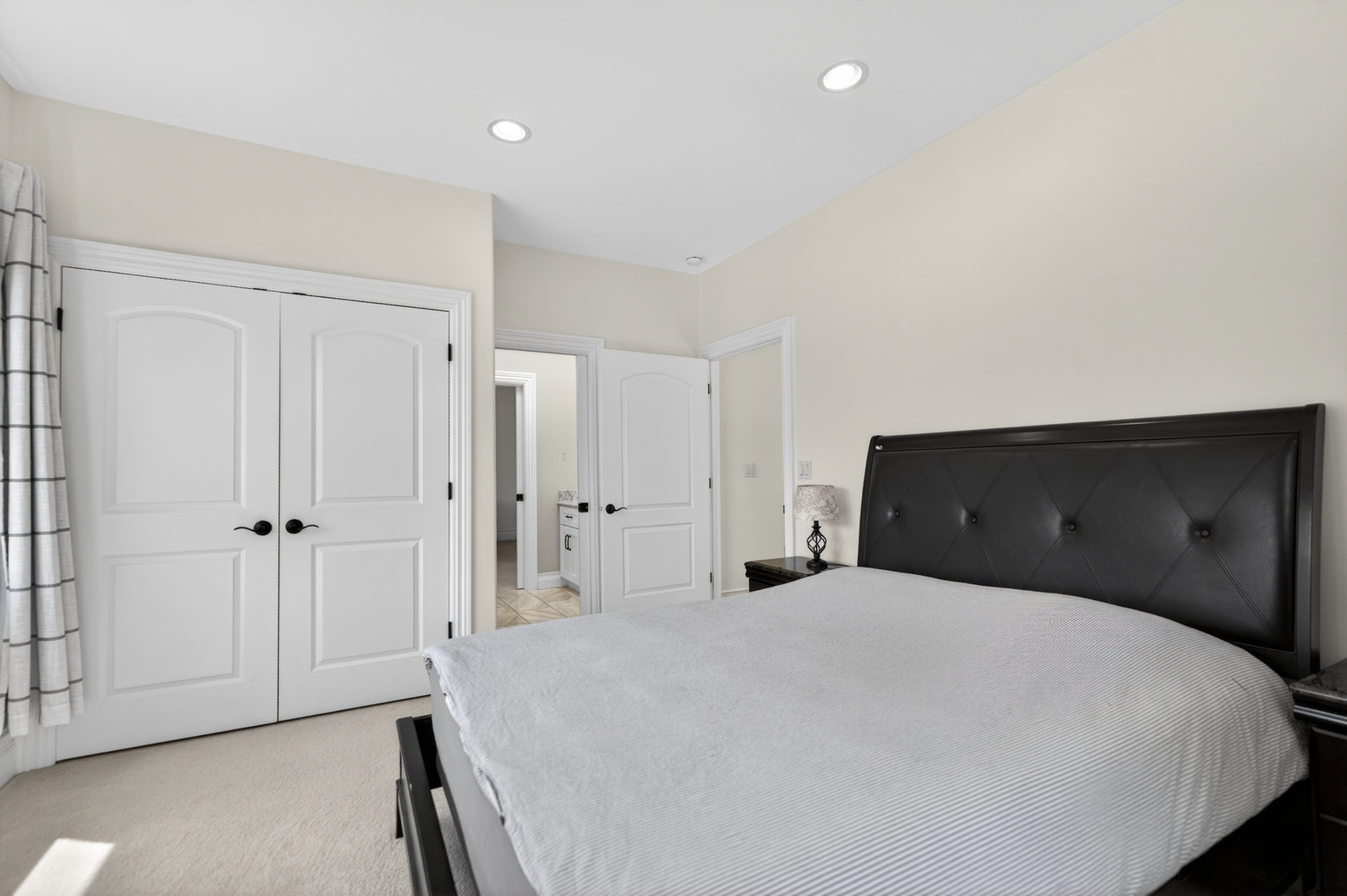 4 Dani Lane, Schaumburg, IL 60173