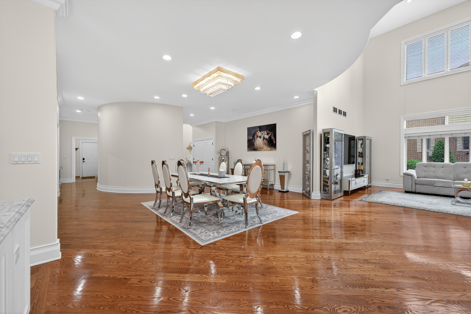 4 Dani Lane, Schaumburg, IL 60173