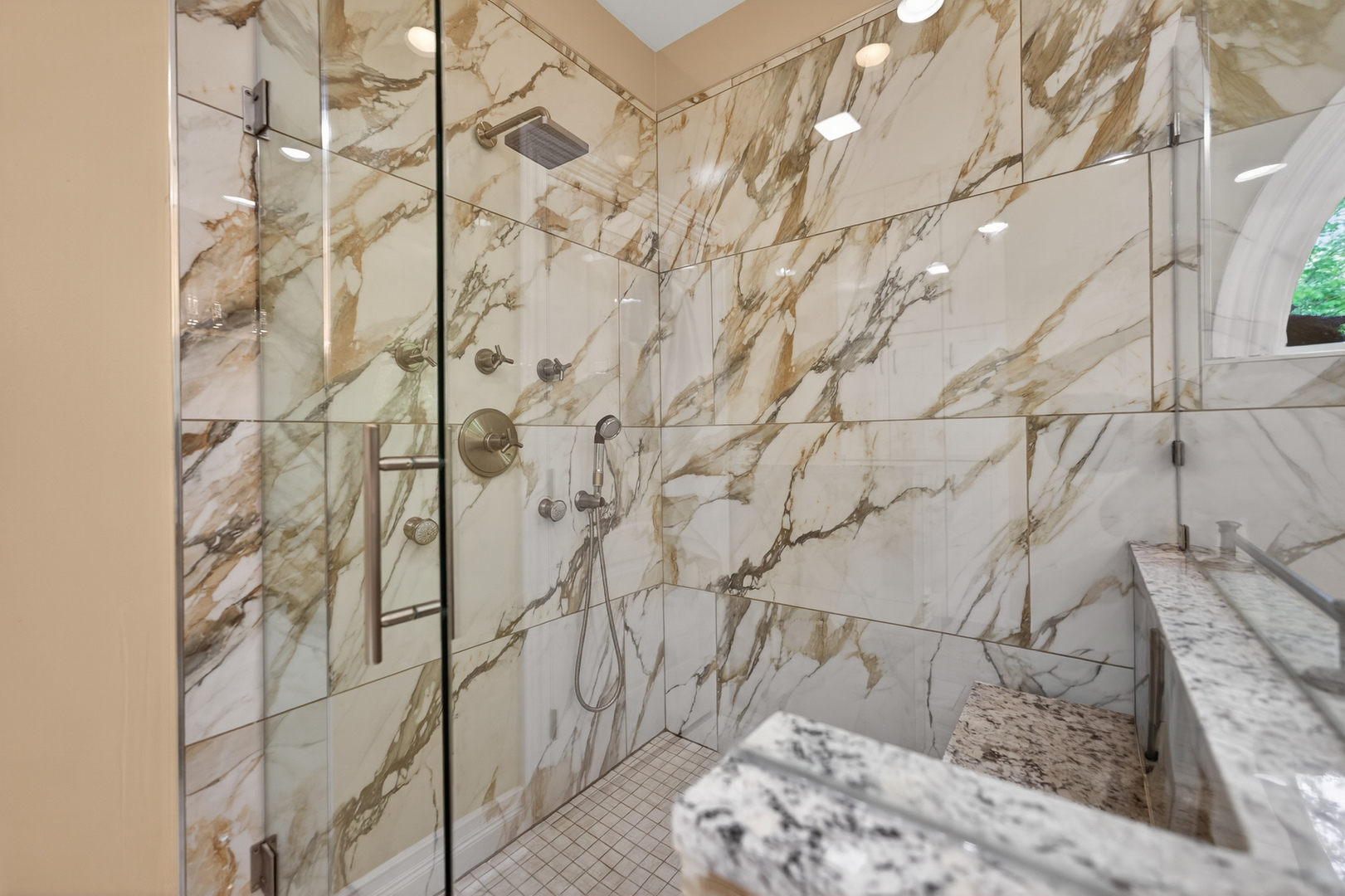 4 Dani Lane, Schaumburg, IL 60173