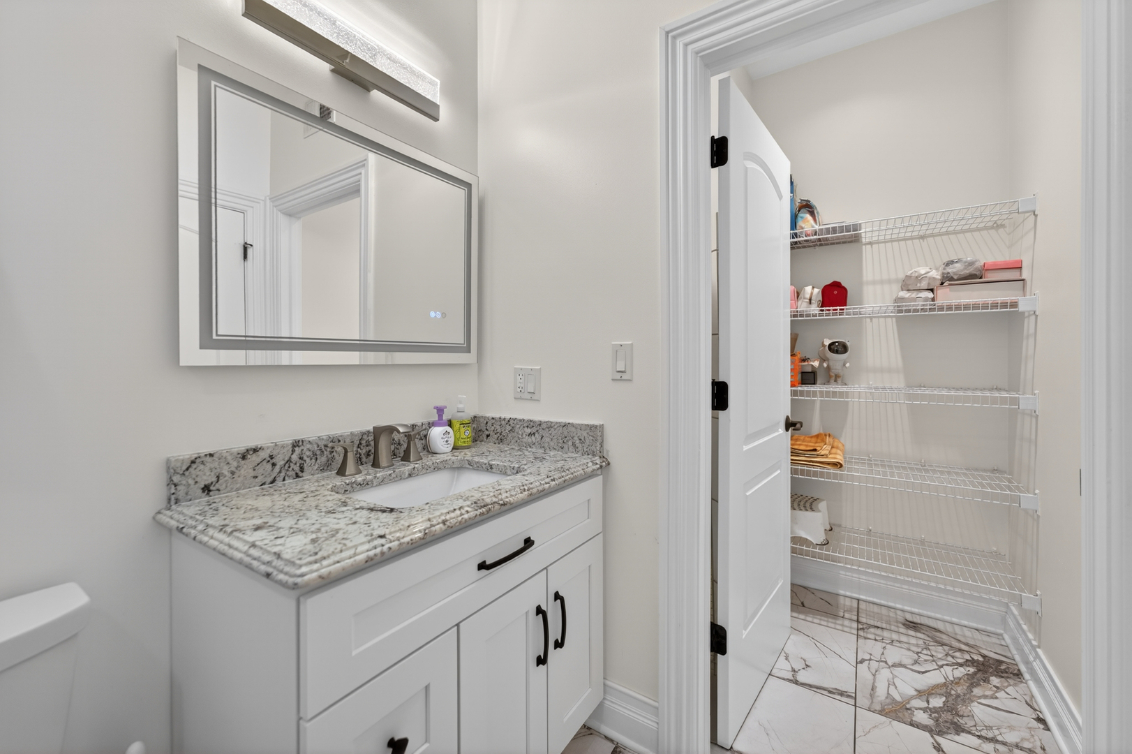 4 Dani Lane, Schaumburg, IL 60173