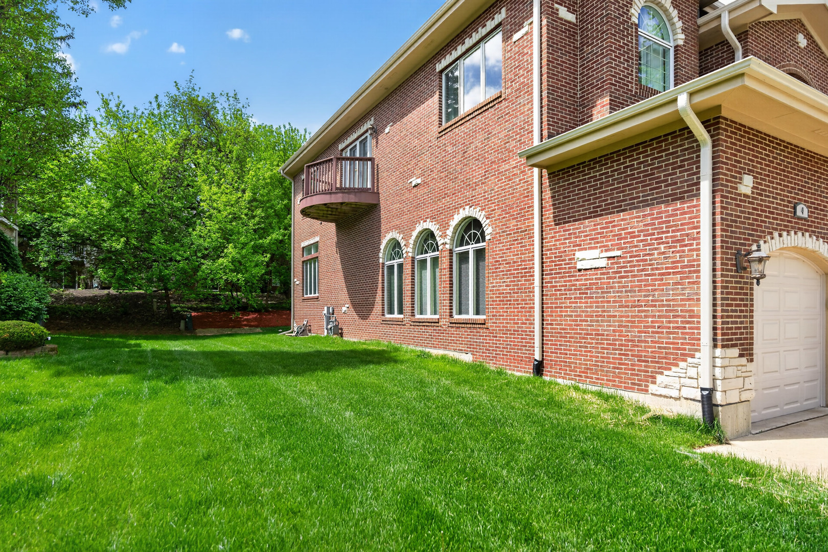 4 Dani Lane, Schaumburg, IL 60173