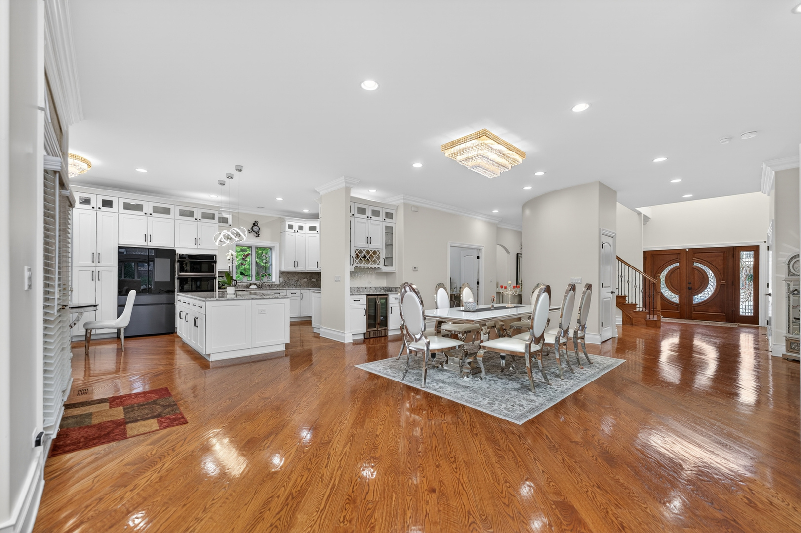 4 Dani Lane, Schaumburg, IL 60173