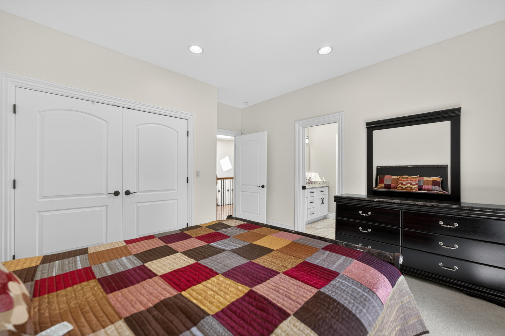 4 Dani Lane, Schaumburg, IL 60173