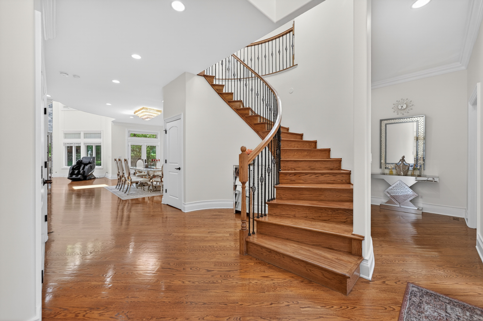 4 Dani Lane, Schaumburg, IL 60173